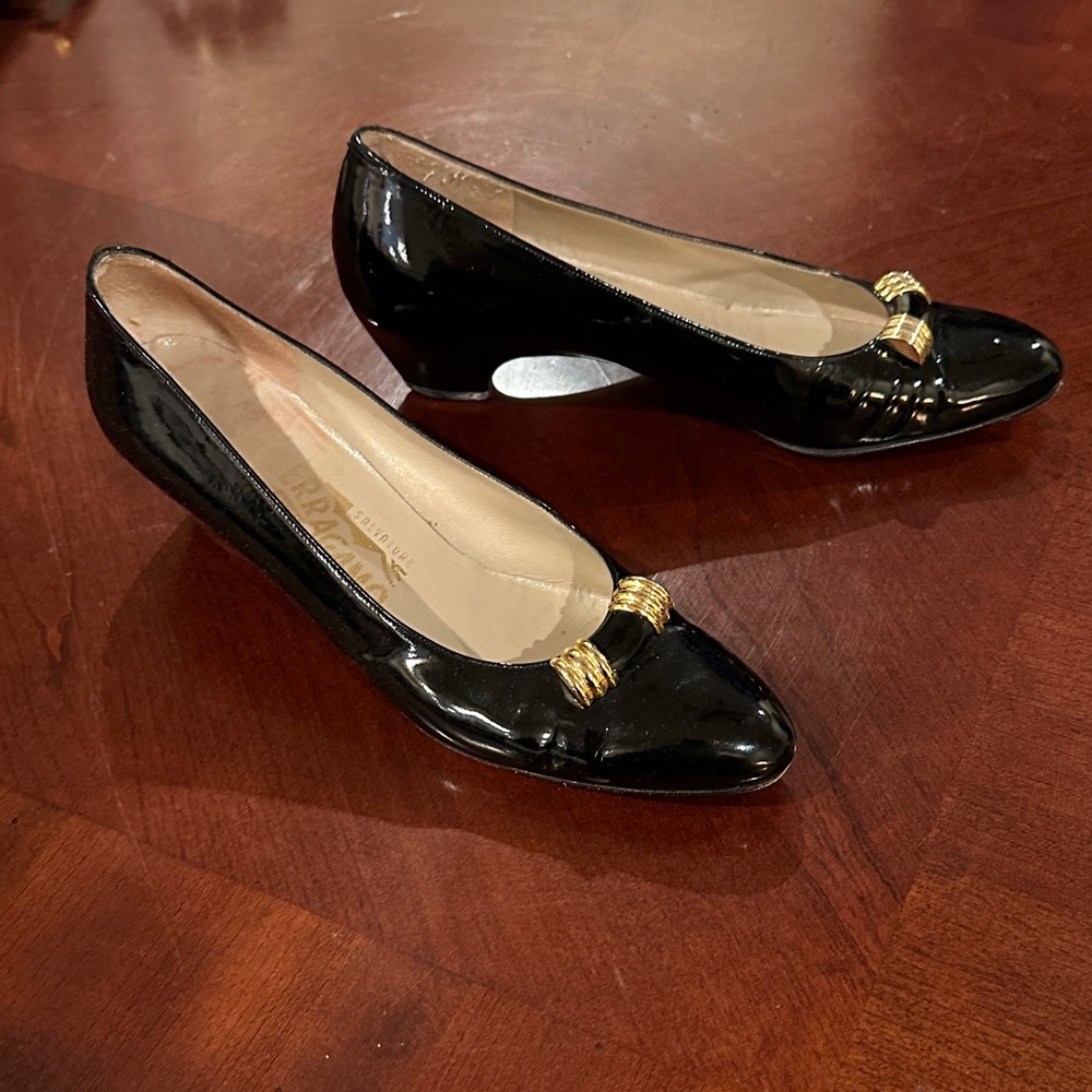 Salvatore Ferragamo
Women's Shoes Vintage 7 1/2
